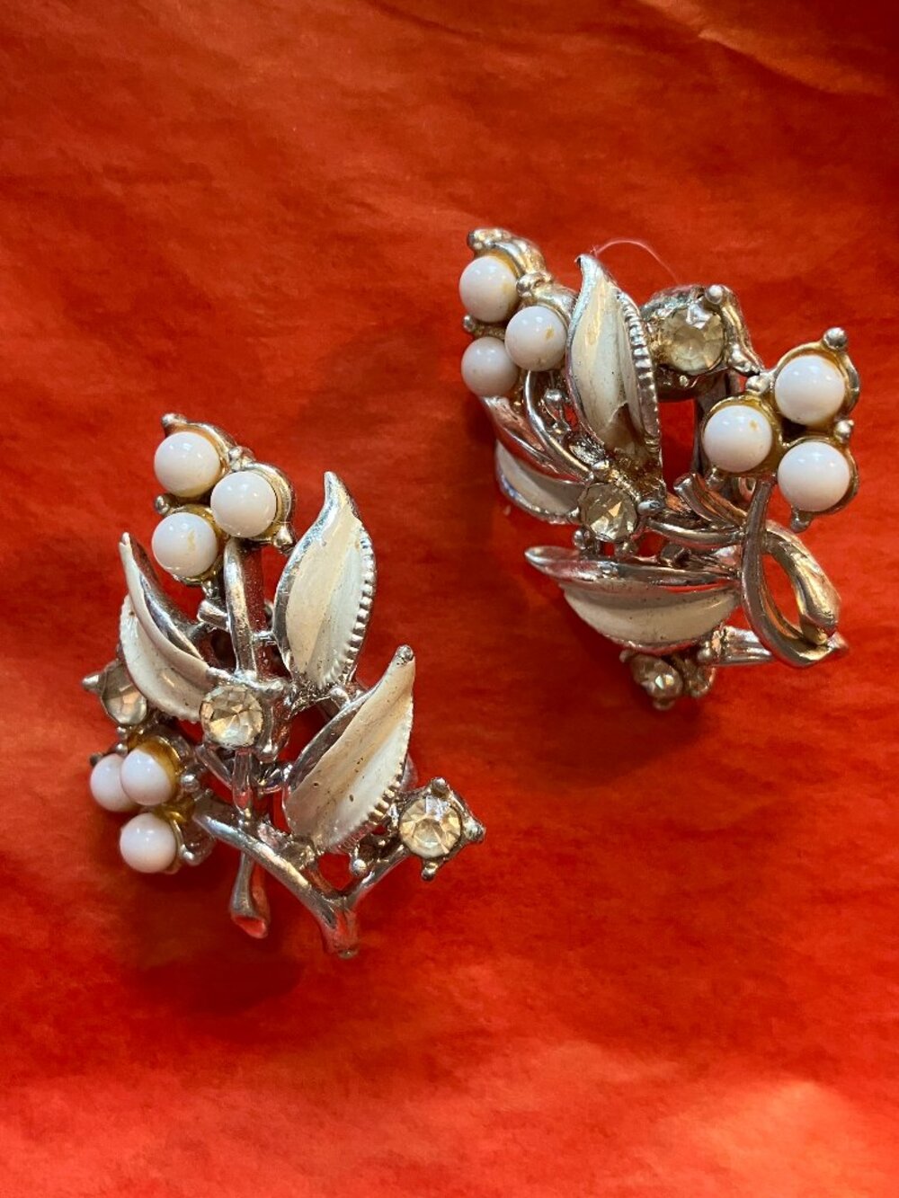 Vintage Retro Floral silvertone Faux Pearl Floral White Earrings
